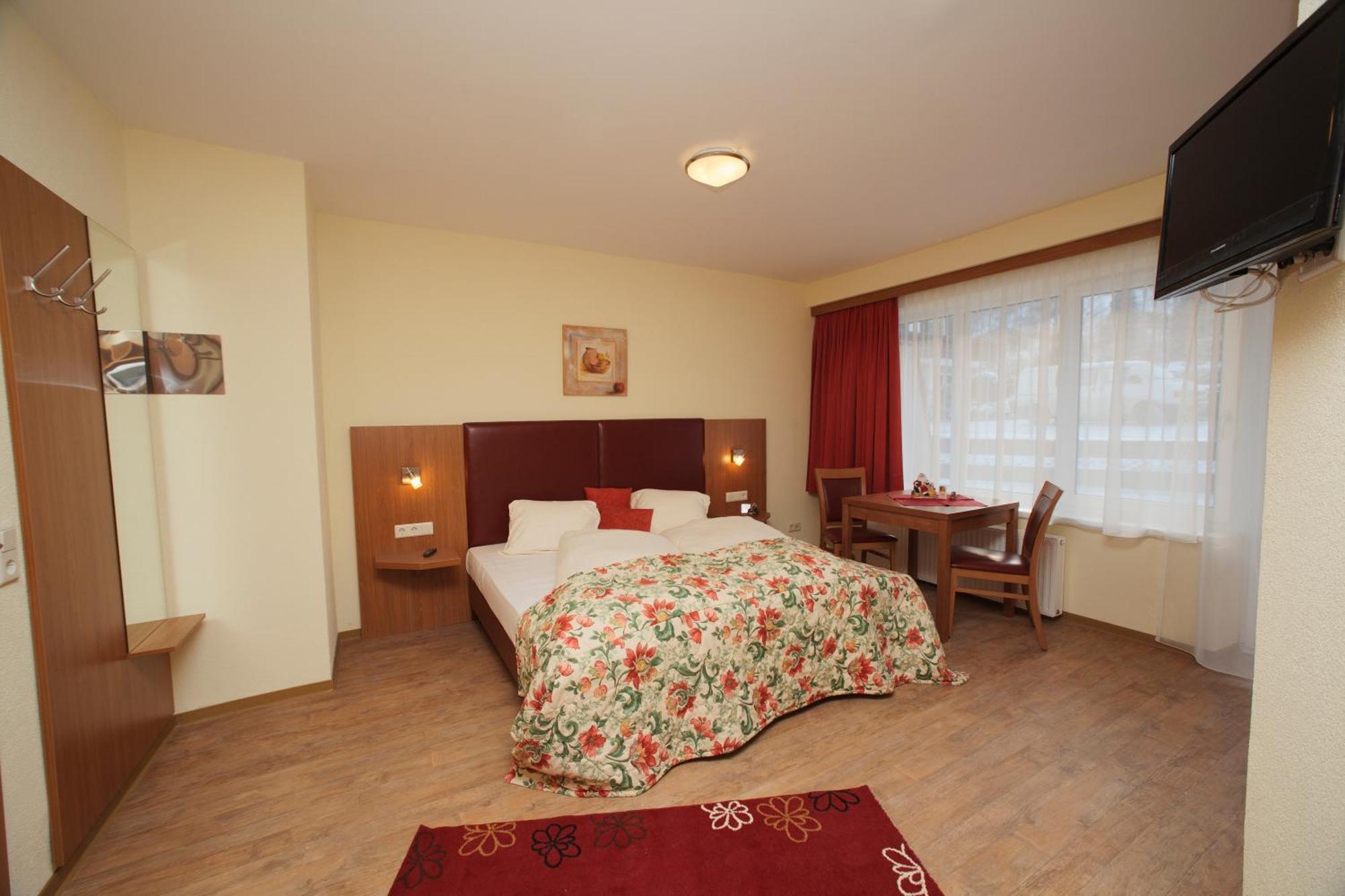 Mountain Motel Kaprun Buitenkant foto
